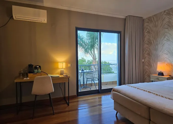 Casa Do Mundo Madeira Frühstückspension Gaula